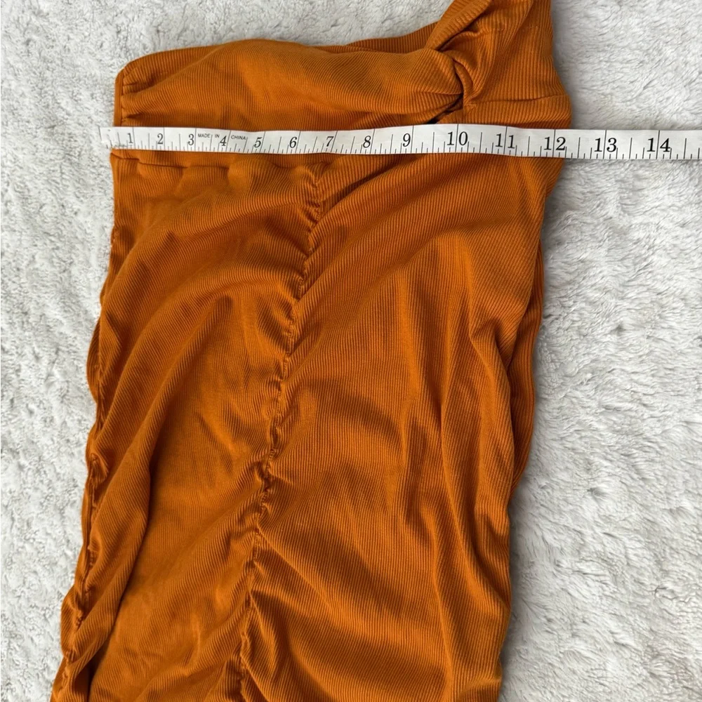 NWOT- WALTER BAKER Kody Ruched Midi Skirt In Rust